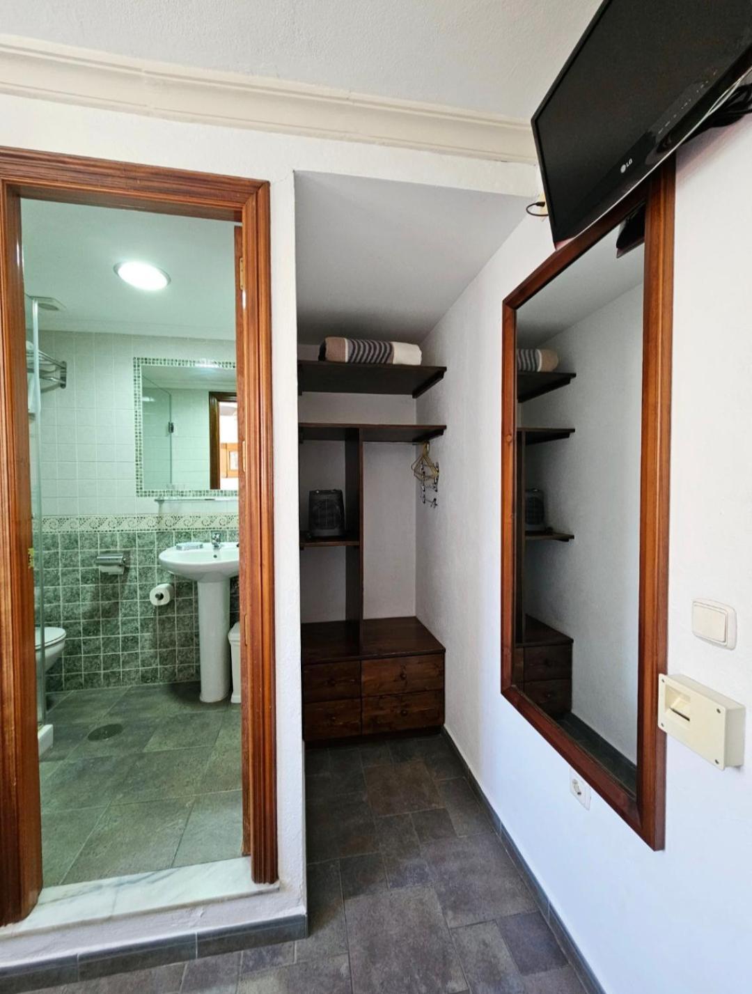 El Asturiano Hotel Tarifa Bagian luar foto